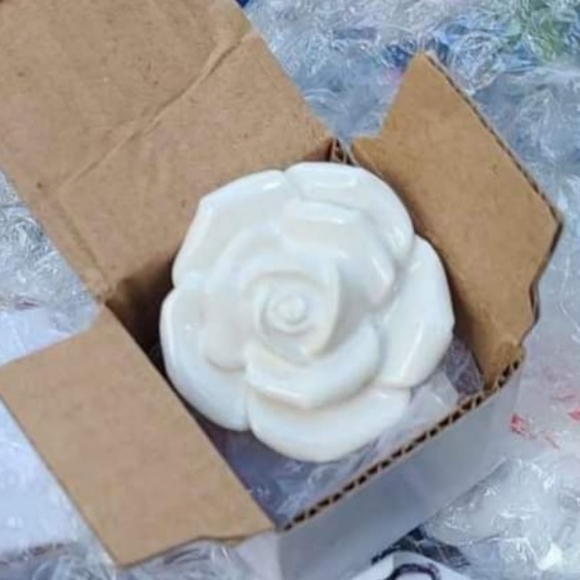 Other - Set of 6 White Flower Drawer Pulls